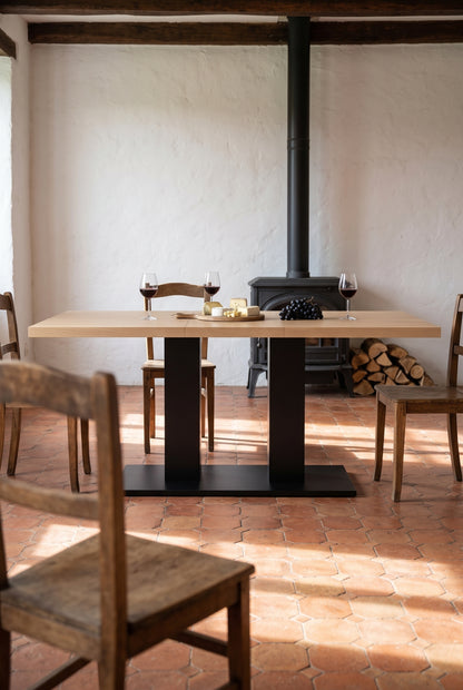 Table à manger extensible bois naturel 140 à 180 cm, plateau 30 mm, en situation